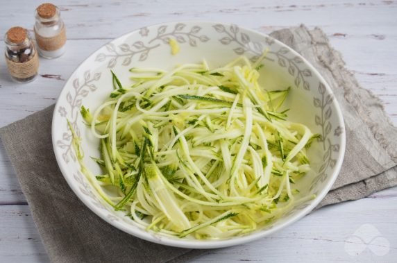 Zucchini in Korean: photo of recipe preparation, step 1