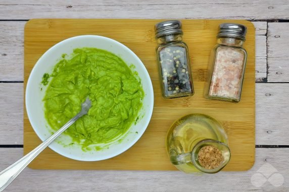 Avocado toast: photo of recipe preparation, step 2