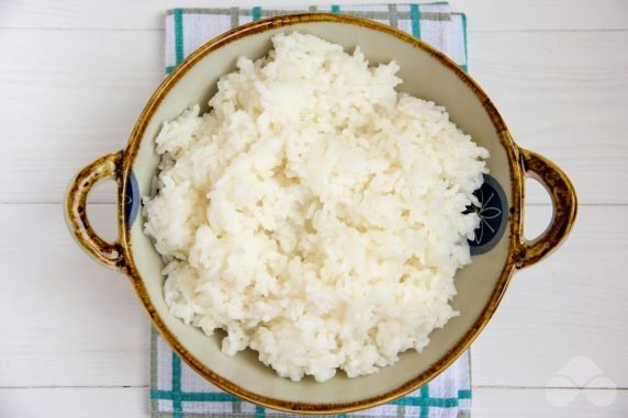 Onigiri with crab sticks: photo of recipe preparation, step 1