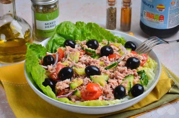 Salad with tuna, fresh vegetables and olives – a simple and delicious recipe with photos (step by step)