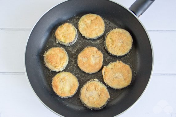 Fried eggplant in breading: photo of recipe preparation, step 3