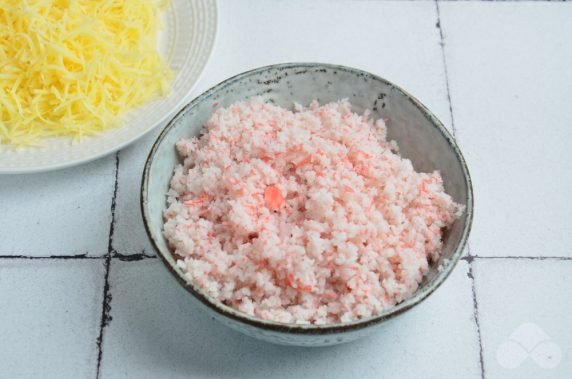 Crab stick balls with olives: photo of recipe preparation, step 2