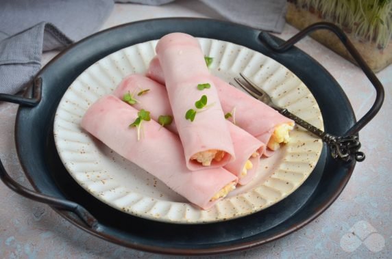 Ham rolls with egg and cheese: photo of recipe preparation, step 5