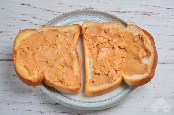 Sandwiches with strawberries and nut butter: photo of recipe preparation, step 1