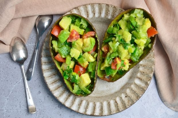 Stuffed avocados with tomatoes and pepper – a simple and delicious recipe with photos (step by step)