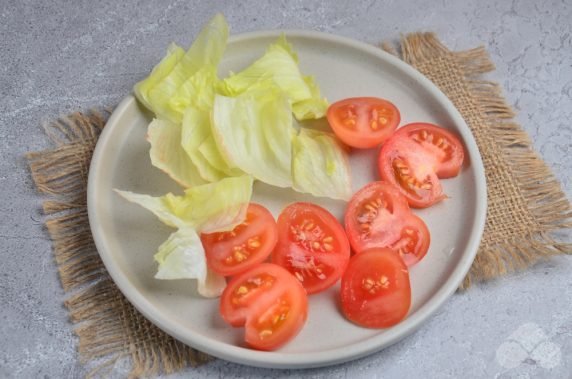 Canapes with crab sticks and tomatoes: photo of recipe preparation, step 2