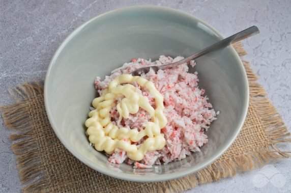 Canapes with crab sticks and tomatoes: photo of recipe preparation, step 1