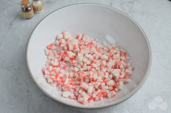 Appetizer of crab sticks, eggs, cheese and garlic: photo of recipe preparation, step 1