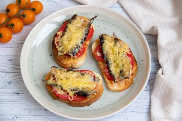 Hot sandwiches with tomatoes and sprats – a simple and delicious recipe with photos (step by step)