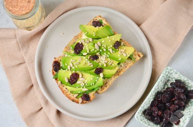 Avocado and cranberry sandwiches – a simple and delicious recipe with photos (step by step)