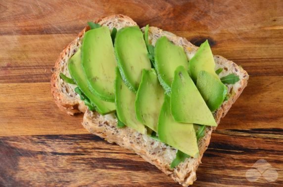 Avocado and cranberry sandwiches: photo of recipe preparation, step 2