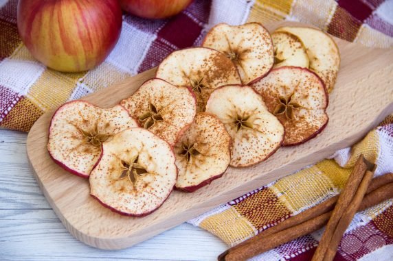 Spicy apple chips: photo of recipe preparation, step 4