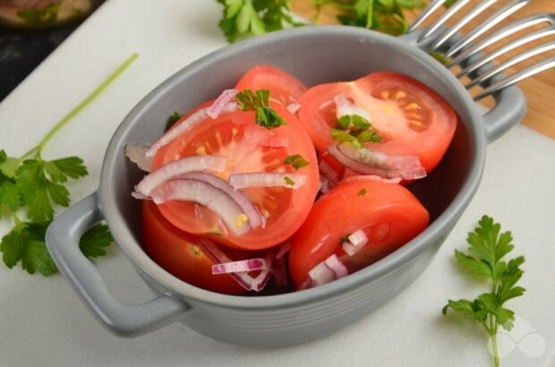 Lightly salted tomatoes with onions: photo of recipe preparation, step 8