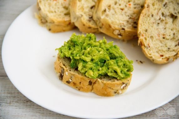 Avocado pasta for sandwiches: photo of recipe preparation, step 3