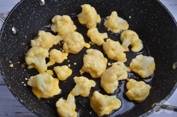 Cauliflower in batter: photo of recipe preparation, step 4