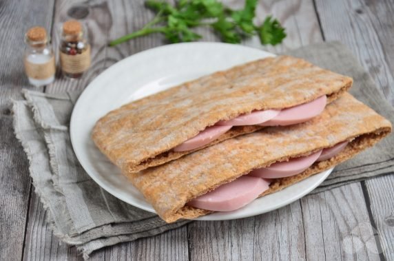 Pita with sausage, cheese and tomatoes: photo of recipe preparation, step 1