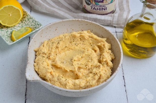 Canned chickpea hummus is a simple and delicious recipe with photos (step by step)