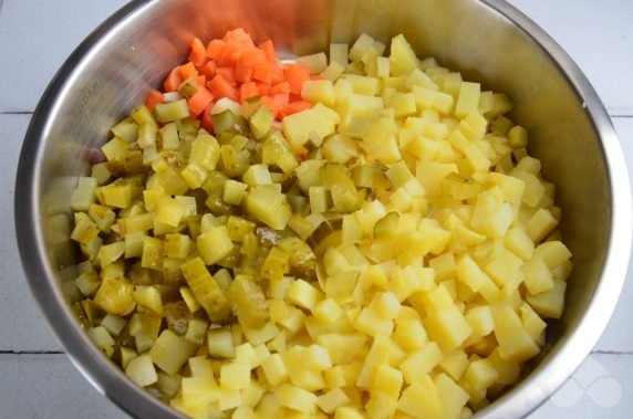 Olivier in tartlets: photo of recipe preparation, step 2