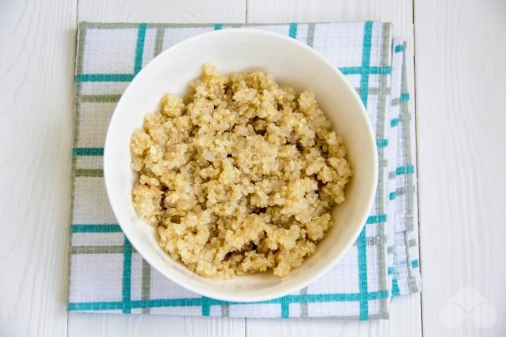 Salad with fresh vegetables and quinoa: photo of recipe preparation, step 1