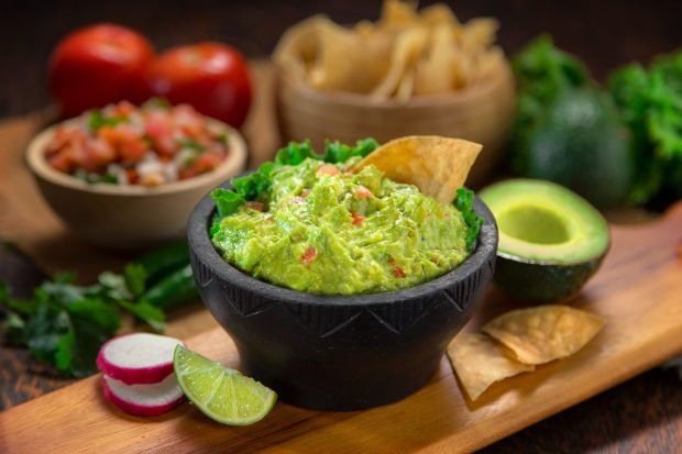 Guacamole without onions is a simple and delicious recipe, how to cook step by step