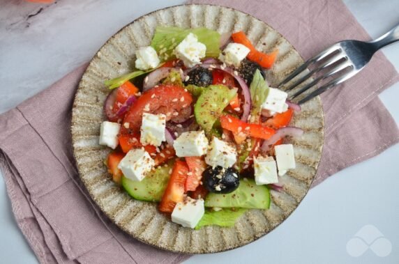 Greek salad with feta: photo of recipe preparation, step 6