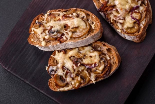 Hot sandwiches with mushrooms and cheese in the oven – a simple and delicious recipe, how to cook step by step