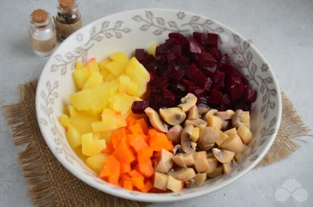 Vinaigrette with pickled mushrooms: photo of recipe preparation, step 2