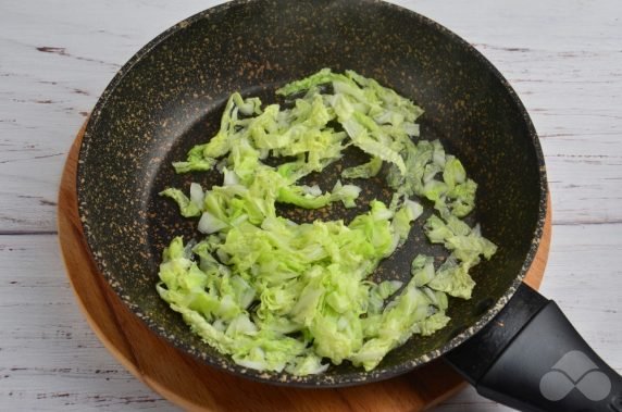 Crab salad with tender Peking cabbage: photo of recipe preparation, step 2