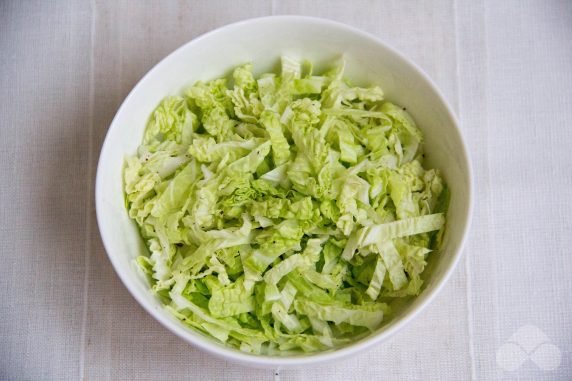 Quick Peking cabbage salad: photo of recipe preparation, step 3