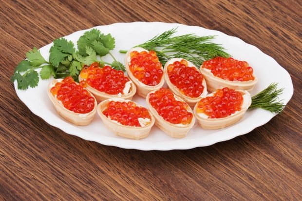 Sandwiches with red caviar in tartlets – a simple and delicious recipe, how to cook step by step