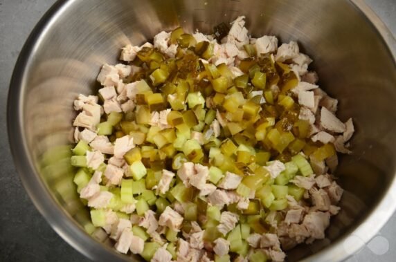 Olivier with chicken fillet without carrots: photo of recipe preparation, step 5