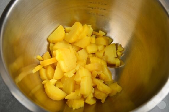 Olivier with chicken fillet without carrots: photo of recipe preparation, step 1