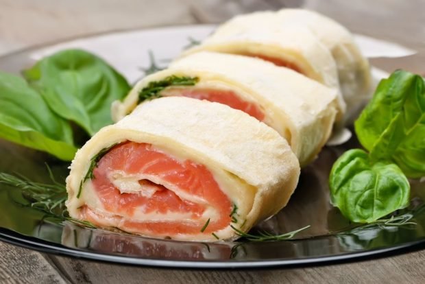 Pita bread roll with salmon is a simple and delicious recipe, how to cook step by step