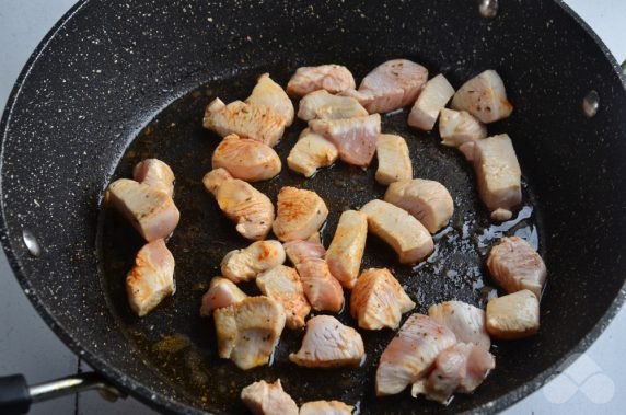 Caesar salad with chicken and feta: photo of recipe preparation, step 1