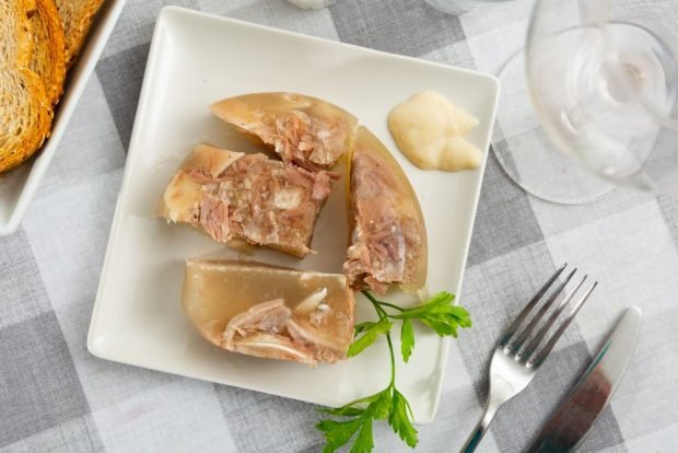 Pork ear jelly is a simple and delicious recipe for cooking step by step