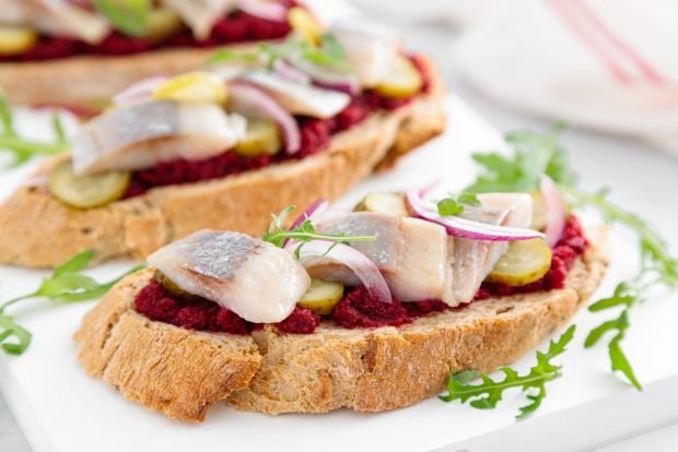 Sandwiches for the New Year with herring and beetroot – a simple and delicious recipe, how to cook step by step