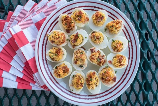 Stuffed eggs with bacon – a simple and delicious recipe, how to cook step by step