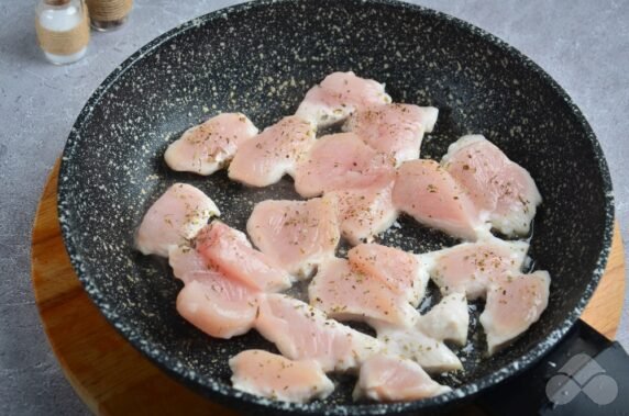 Salad with chicken, vegetables and nuts: photo of recipe preparation, step 1