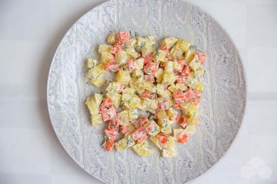 Salad of red fish, potatoes and carrots: photo of recipe preparation, step 3