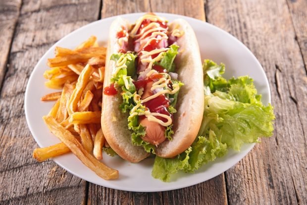 Hot dog with purple onion and cheese sauce - a simple and delicious recipe, how to cook step by step