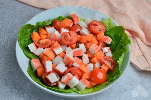 Minimalistic crab salad: photo of recipe preparation, step 2