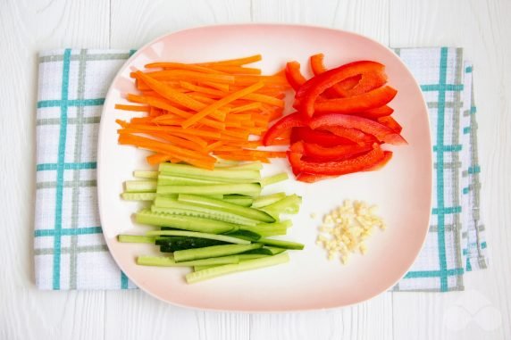 Korean salad with beef and vegetables: photo of recipe preparation, step 2