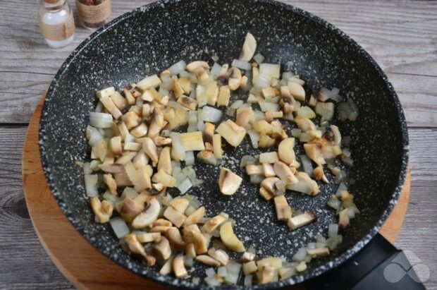 Olivier with fried mushrooms : photo of recipe preparation, step 2