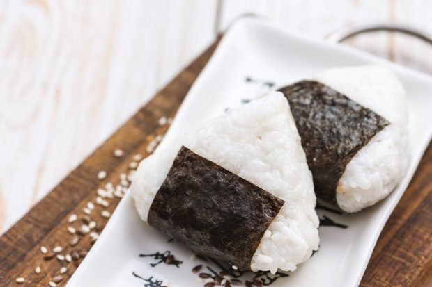 Onigiri without rice vinegar – a simple and delicious recipe, how to cook step by step