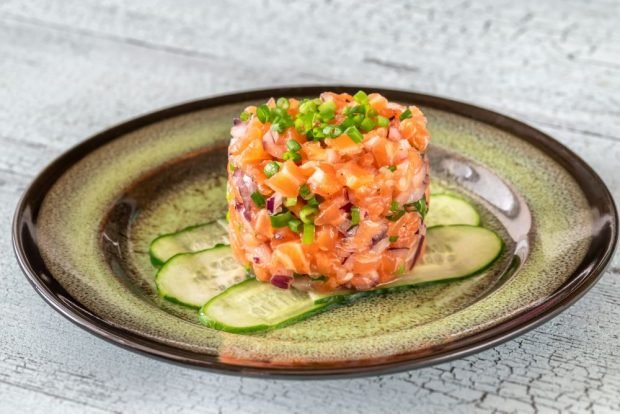 Trout tartare is a simple and delicious recipe, how to cook step by step