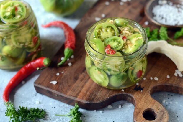 Pickled green tomatoes overnight – a simple and delicious recipe, how to cook step by step