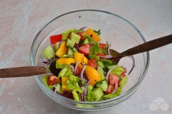 Greek salad with lettuce and herbs: photo of recipe preparation, step 2