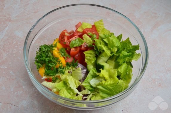 Greek salad with lettuce and herbs: photo of recipe preparation, step 1