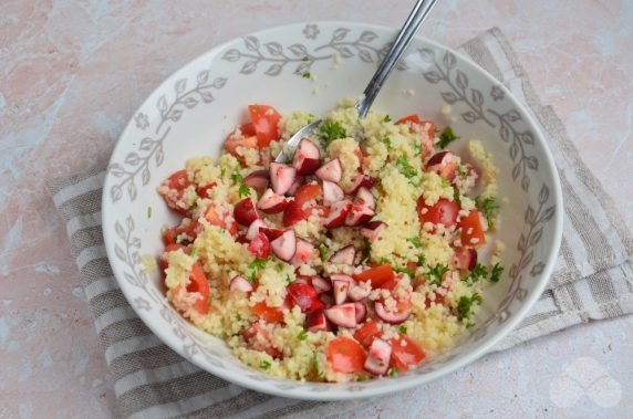 Salad with couscous, herbs and cranberries: photo of recipe preparation, step 3