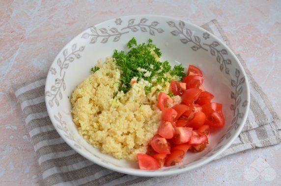 Salad with couscous, herbs and cranberries: photo of recipe preparation, step 2